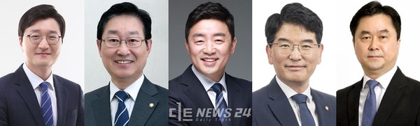 왼쪽부터 장철민‧박범계‧강훈식‧박완주‧김종민 더불어민주당 의원.