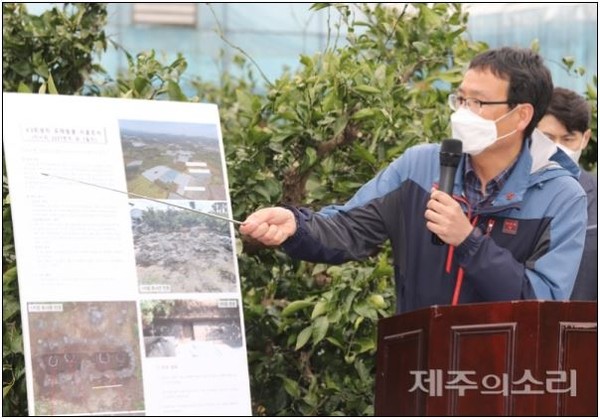 박근태 원장이 유해 발굴에 대해 설명하고 있다.